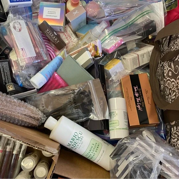 MYSTERY BOX ❤️CURATED❤️Beauty SKINCARE MAKEUP HAIRCARE BATH SPA $277-$299 MSRV - Picture 9 of 16